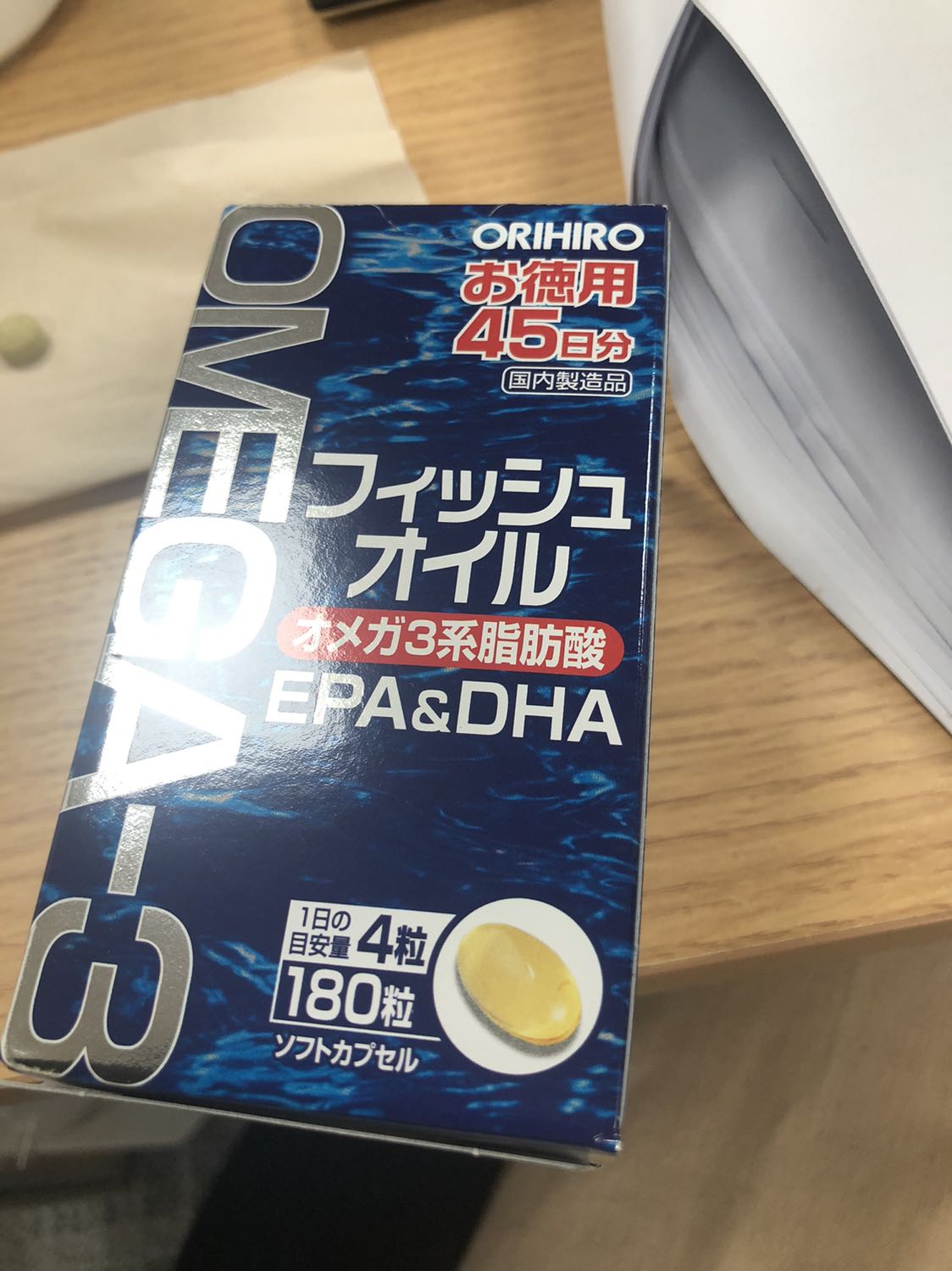Giao hàng nhanh, đóng gói cẩn thận. Lọ có hạn đến t10/2023, vậy là thuộc lô sx từ khoảng cuối 2021, tính ra shop chọn hàng cũng khá có tâm. Cữ uống là 4 viên 1 ngày, hộp có 180 viên, vậy là dùng được khoảng tháng rưỡi. Với thời gian dùng đó thì giá này cũng ở mức chấp nhận được với thực phẩm chức năng.