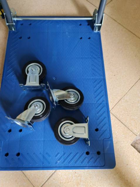 Hàng giao không có ốc vít để bắt 4 bánh xe vào thân xe !!! làm sao sử dụng. Hàng giao không có ốc vít để bắt 4 bánh xe vào thân xe !!! làm sao sử dụng.