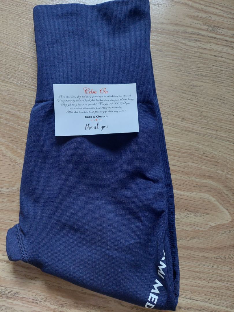 Quần đẹp chuẩn. Shop còn gởi lời tri ân khách hàng kèm quà tặng 10k rất ý nghĩa cảm ơn shop nhiều chúc shop mua may bán đắt. Sẽ ủng hộ shop lần sau.🥰👍