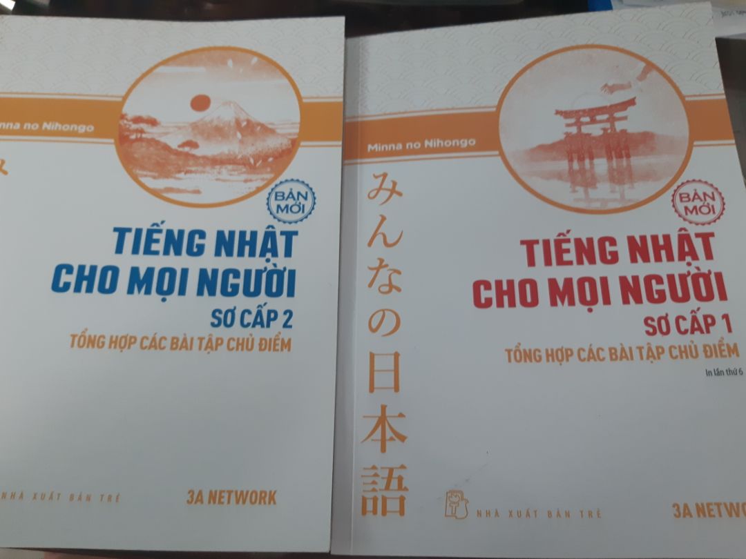 Chọn giao hàng trong ngày, giao thì giao sách cũ, cảm thấy hơi thất vọng. Quyển sơ cấp 1 thì giao (30/3) in lần thứ 6, xb năm 2022. Quyển 2 giao 31/3, xb 2018 😌 giấy chênh lệch thấy rõ 🙄