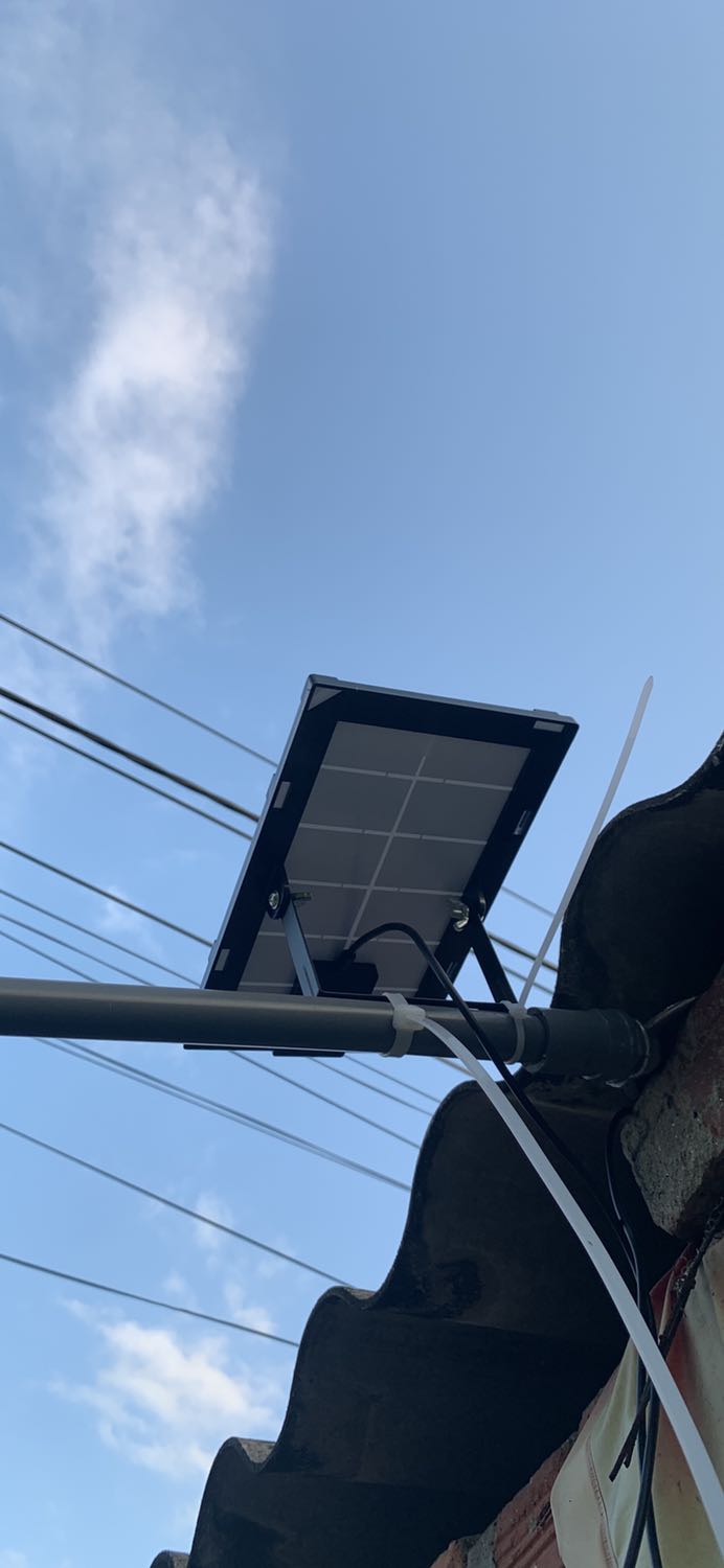 Nói chung điện áp thì k đạt, đủ sáng kiểu sân vườn or phòng khi mất điện dùng tạm. Hi vọng độ bền cao là tốt lắm r. Kể mà nsx làm chân đỡ pin mặt trời bằng vật liệu k oxy hoá thì ngon