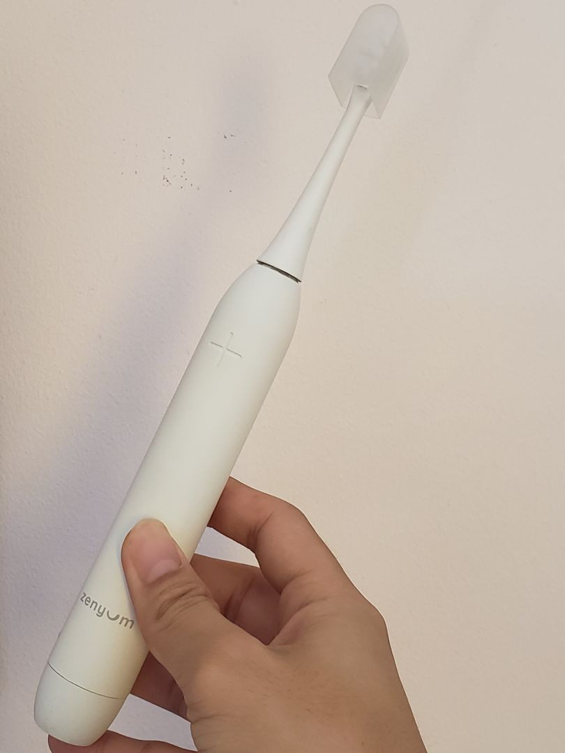 Sản phẩm trên kỳ vọng ban đầu, độ rung quá ổn để đánh bay phần lớn mảng bảm. Với 3 chế độ thì mình xài chế độ sạch sâu trước, sau đó qua chế độ làm trắng. Mỗi lần đánh xong phải nói răng kin kít cứ như đĩa mới được rửa😆