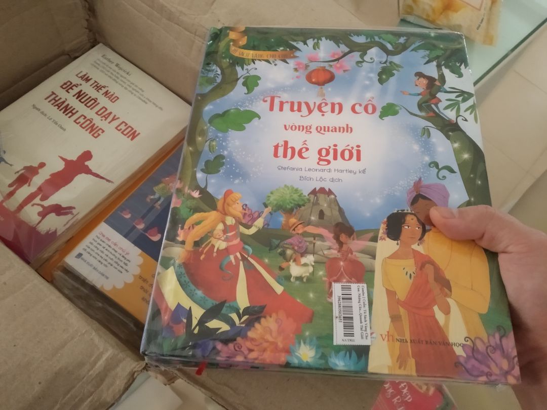 Sản phẩm đẹp, Tiki giao chưa nhanh cho lắm. Nội dung tạm ổn.