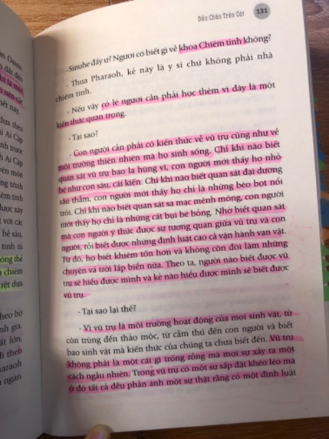Mình đã đọc xong cuốn này và lần này mua thêm để tặng quà 20-11 cho Giáo viên.với mình thế hệ con em chúng ra có tốt đẹp hay tệ hại hơn là do một phần ảnh hưởng rất lớn từ môi trường học tập ,sống của các con và cả do thái độ ứng xử của cha mẹ .những người xung quanh
Trong đó quan trọng hơn hết là.các thầy cô giáo có tầm  ảnhhưởng rất lớn đến nhiều thế hệ.vì thế cha mẹ .các thầy cô giáo .... Phải là những người có đạo đức có trí tuệ thì mới có thể dạy được cho thế hệ trẻ biết sống có đạo đuc trí tuệ.....tất cả những điều đó xuất phát từ tâm linh của mỗi người ( không có sự phân biệt tôn giáo).sách của tác giả nguyên phong rất phù hợp cho những ai bắt đầu đi trên hành trình biết quay về tìm hiểu cái bên trong bản thân mình-hành trình tâm thức- bất kể bạn là tôn giáo nào- không mê tín