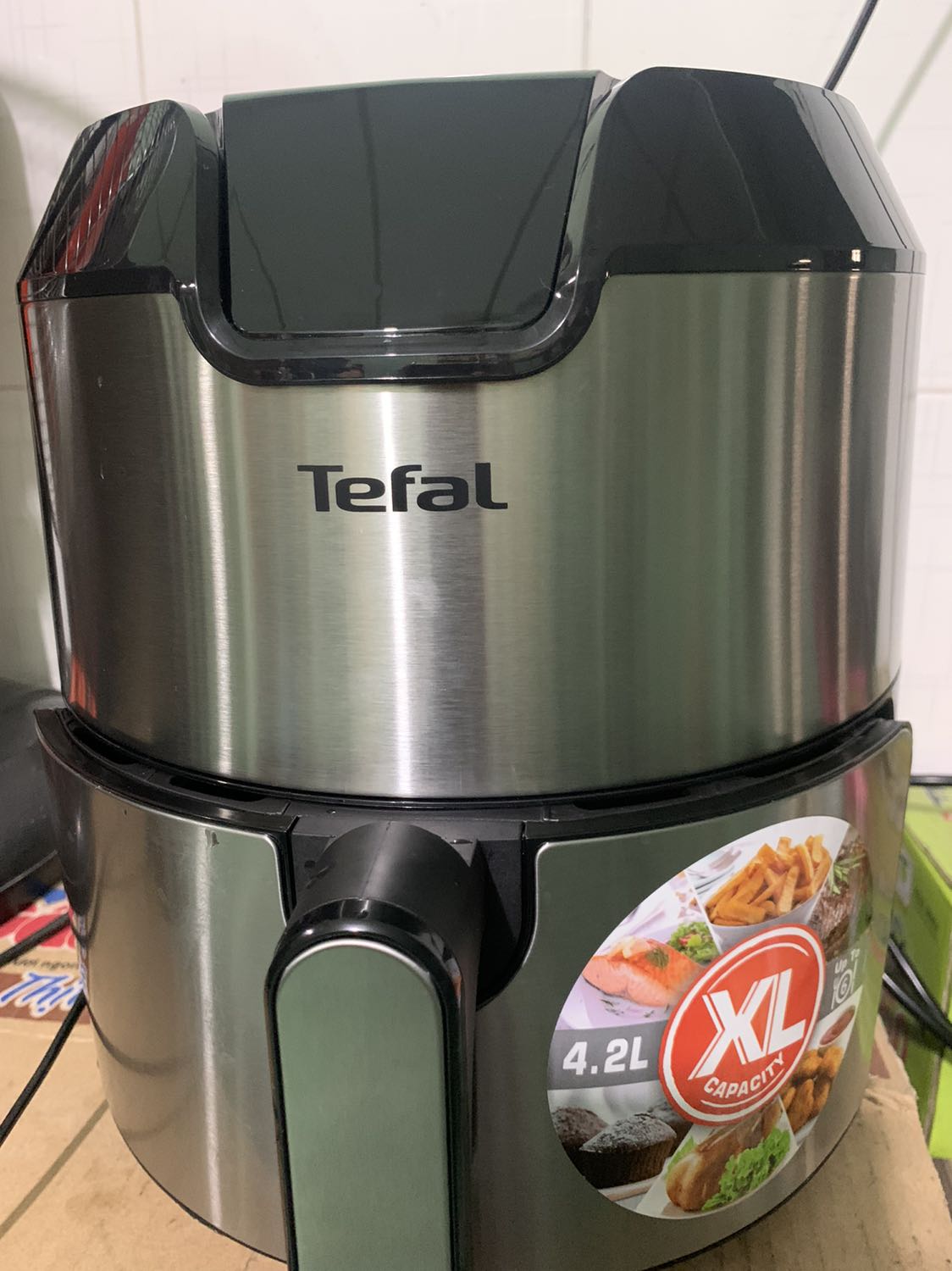 Mình vừa mua nồi chiên không dầu và nồi áp suất của Tefal, mặc dù nhà mình cũng dùng nhiều sản phẩm của Tefal nhưng mỗi lần mua thêm sản phẩm mới của Tefal là thêm sự hài lòng và sự tin tưởng. Cảm ơn Tefal vì chất lượng sản phẩm và cảm ơn Tiki về dịch vụ giao hàng ?