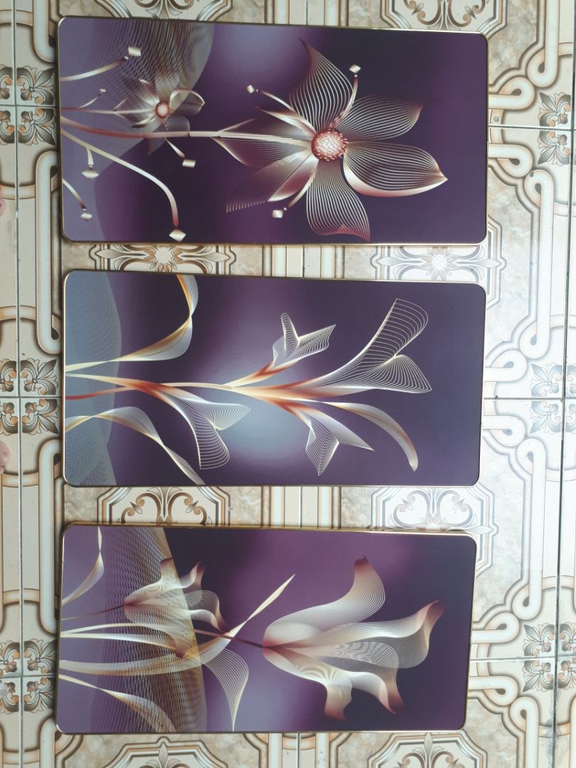 sp nhận đc ko đúng với ảnh quảng cáo. Đặt nền đen mà nhận đc màu này. Dây nối đường viền bo làm quá xấu, giảm giá trị của khung tranh.