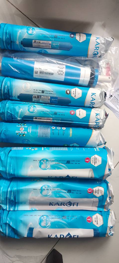 Giao hàng nhanh chóng (đặt hàng 9/10/2024 thứ 4 đến 12/10/2024 thứ 7 đã nhận hàng). Nhận đủ 8 lõi như hàng đặt. Bao bì đầy đủ thông tin mã QR, barcode, mã xác thực, chính hãng. Được tặng 1 ống nước 1m, 1 đồ mở cốc đựng lõi lọc. Mọi thứ trước mắt là ổn. Trong quá trình sử dụng nếu có thông tin gì khác mình sẽ cập nhật thêm. Mình chụp nhiều hình nhưng tiki chỉ cho up lên ko quá 5 hình.