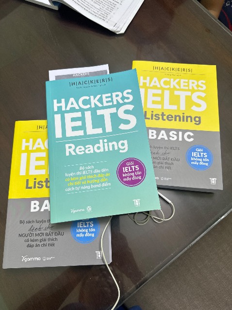 Combo 4 cuốn mà giao chỉ có 2 cuốn listening và 1 reading