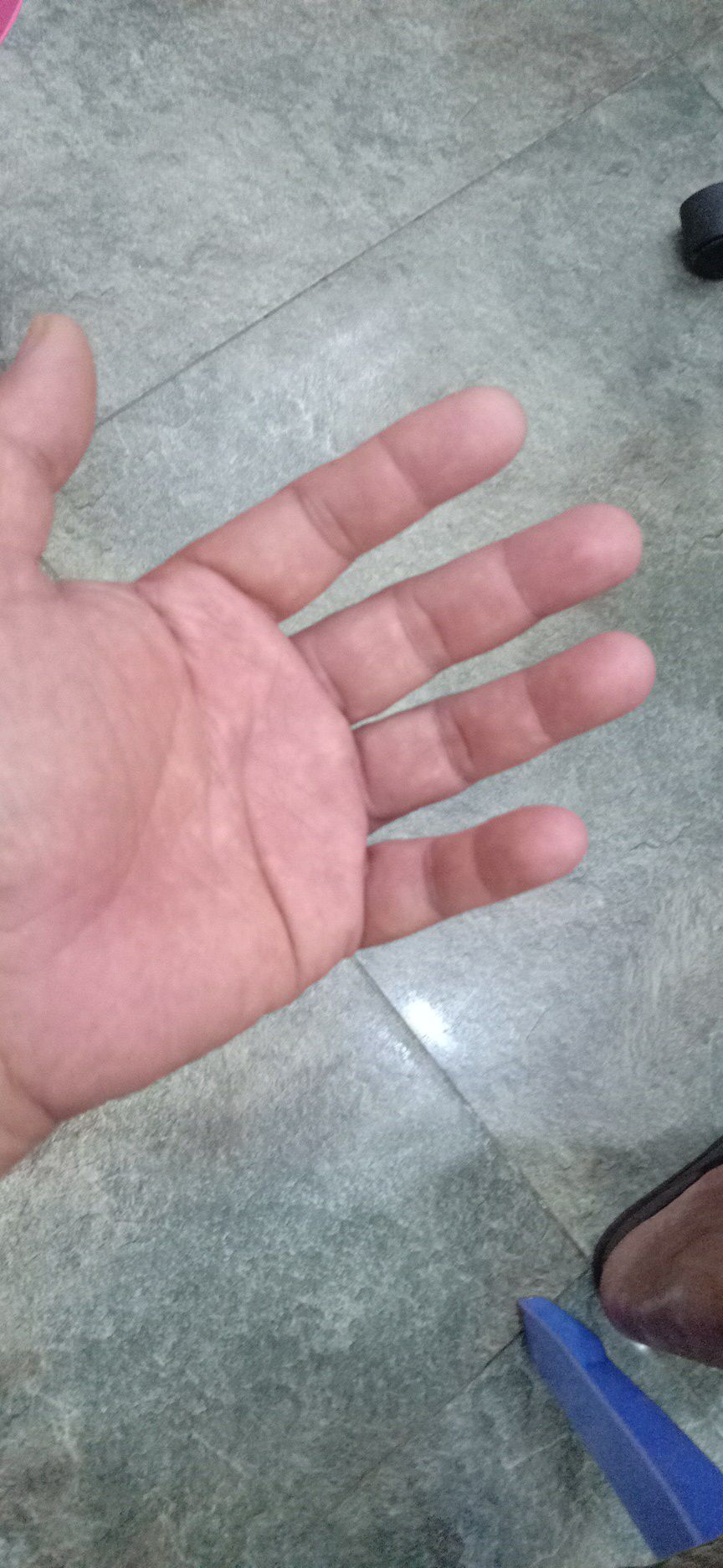 đơn vị vận chuyển có vấn đề gì không? mà sao tôi mua hàng từ ngày 08/6, dự kiến giao hàng là ngày 13/6. Mà đến giờ này là 18h ngày 19/6 tôi vẫn không thấy hàng đâu hết vậy?