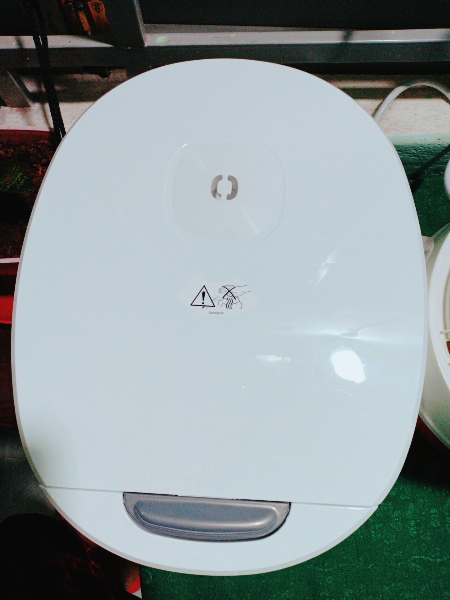 Nồi cơm rất dễ thương.. mình nấu gạo lứt hạt mềm, ko như những nồi cơm điện khác. Sản phẩm có thiết kế đẹp mắt, dễ dàng vệ sinh nồi khi nấu. Có nhiều công năng trong 1 nồi cơm, thiệt là tiện lợi hết sức.. Cám ơn Tiki và shop ạh..