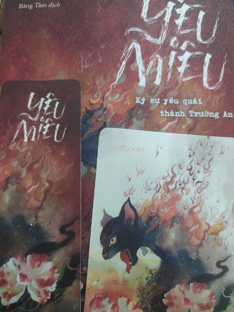 Sách to - bìa nhũ hơi nhám cầm vào rất thích - nội dung siêu hay