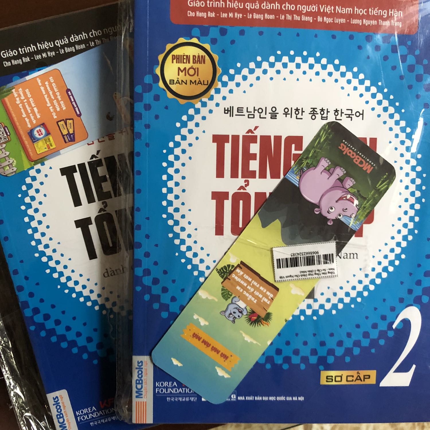 sách đẹp, giao hàng nhanh, mng nên mua sách màu học sẽ thích hơn