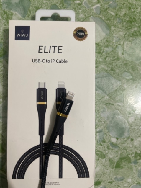 Giao hàng không đúng như sản phẩm mô tả, đặt hiệu Baseus lại giao hiệu wiwu