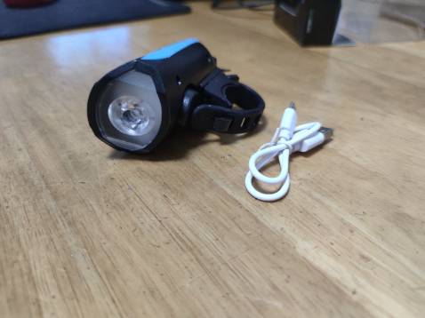 Ánh sáng chiếu xa, kiểu dáng gọn nhẹ, còi phát to, rất hài lòng với sp