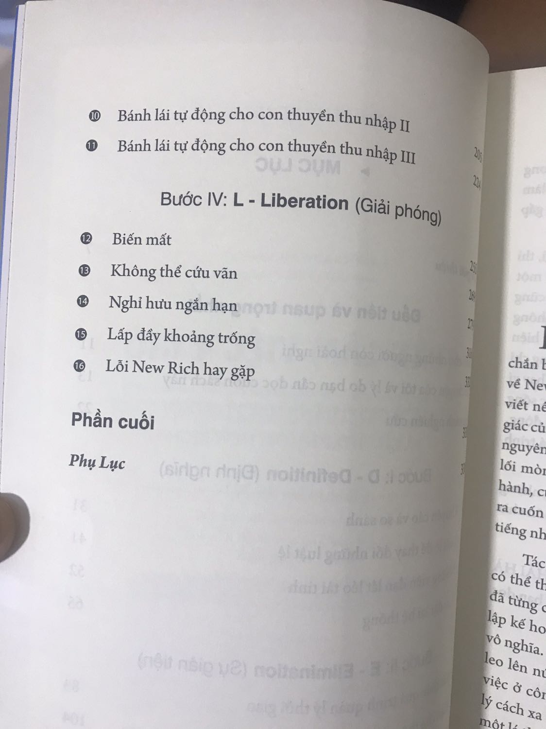 Sách dày, nội dung cũng thú vị, tác giả là người hài hước nên đọc không bị chán. Sách hơi bị vết cấn do vận chuyển