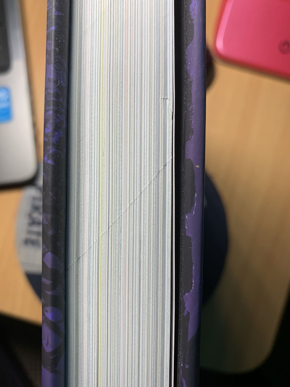 Sản phẩm giao cho mình lần đầu tiên gặp phải lỗi ngoại quan sau khi thông báo thì không được đổi ???? Với lí do là đã quá 24h đổi trả mà đơn này mình nhận hôm 19 xog hôm 23 mới mở ra xem vì có việc chưa mở được thì thấy lỗi như thế này các trang thương mai điện tử khác thì miễn phí đổi trả trong 7 ngày vậy mà tiki như thế này từ nay về sau cạch mặt tiki