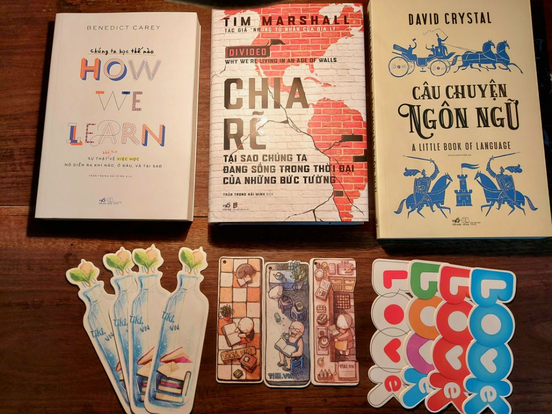 sách mới in đẹp lung linh, Nhã Nam chưa bao giờ làm mình thất vọng, review cuốn này khá hay và bổ ích nên mọi người nên mua nhé. Dọn kho ngày cuối năm lại đc tặng bookmark xinh quá ❤