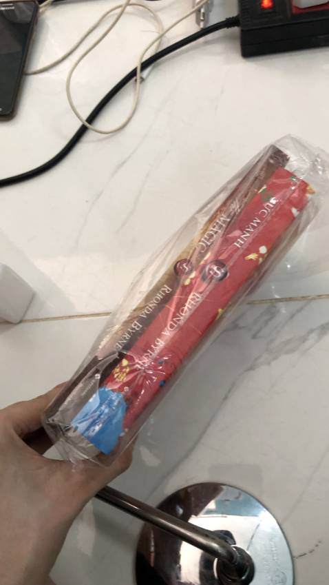 Sản phẩm bị thiếu mất 1 cuốn hay sao vậy shop ? Mình chỉ nhận được có 2 quyển là sức mạnh với magic thôi, còn cuốn bí mật nữa đâu ạ ??