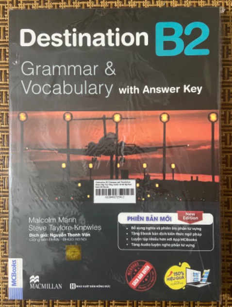 - Giao hàng rất nhanh.
- Sách được đóng gói cẩn thận.
- Phù hợp cho những bạn có trình độ B2 hoặc C1 nhưng muốn ôn lại kiến thức B2.
- Độ khó kiến thức B2 đã được nâng cấp lên so với B1.