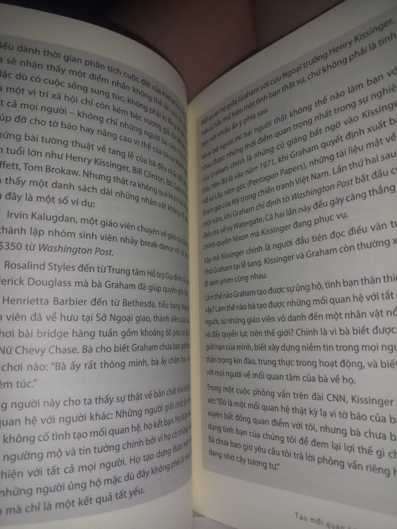 sách được giao trễ 2 ngày so với dự kiến nhưng nhìn chung có thể bỏ qua bởi tình hình dịch bệnh 
song sách mang nội dung ý nghĩa rất hay đưa đến những bài học học về bí mật dẫn đến thành công thông qua việc xây dựng mối quan hệ rất thích hợp dành cho những bạn trẻ đang muốn xây dựng những mối quan hệ để có ích cho tương lai 
Cảm ơn tác giả và nhà xuất bản