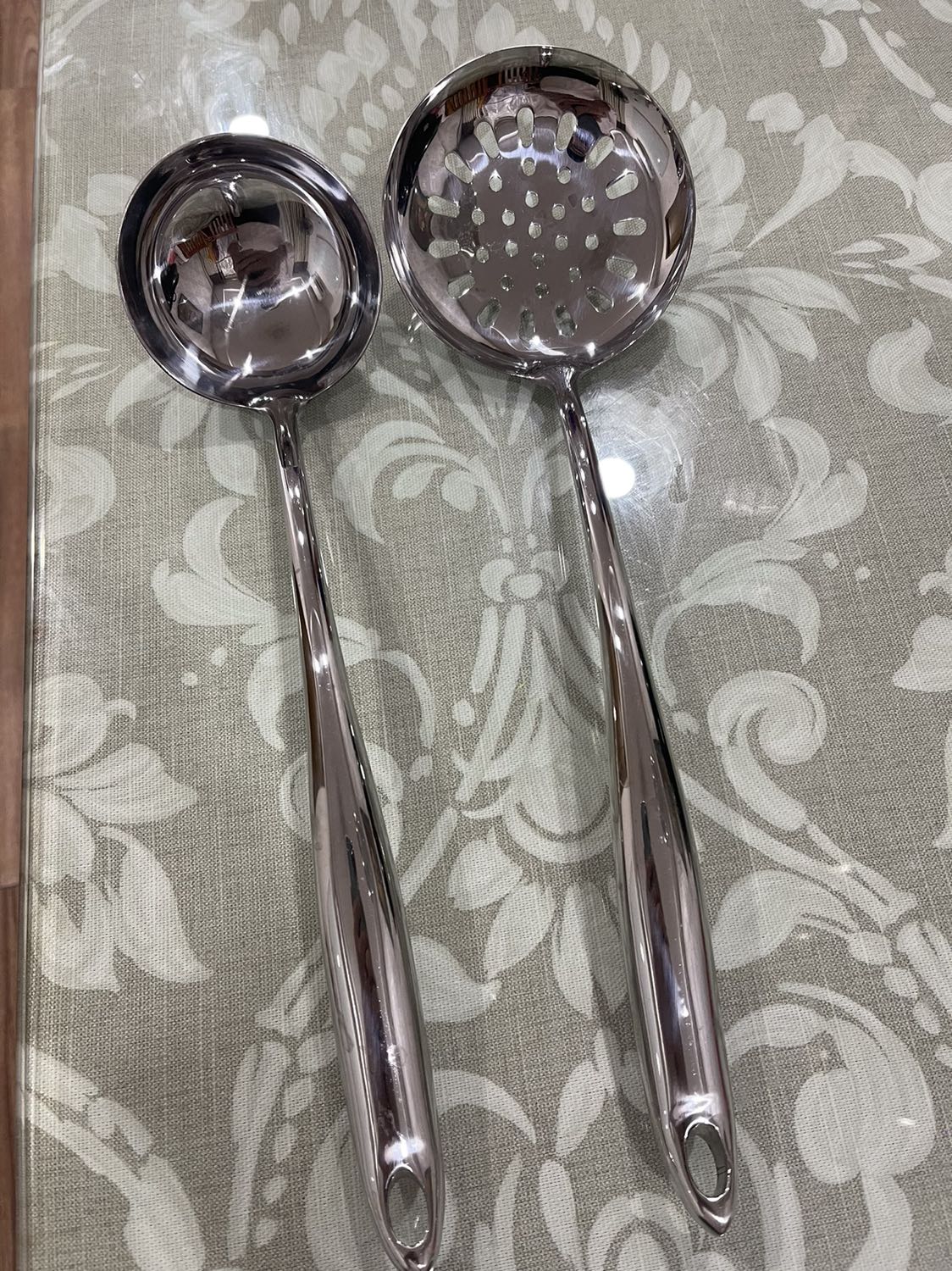 Hàng chất lượng tốt. Không có ba via. Phù hợp dùng ăn lẩu đông người. Mua đúng đợt được giảm giá còn 120k nên rất ưng ý. Hài lòng.