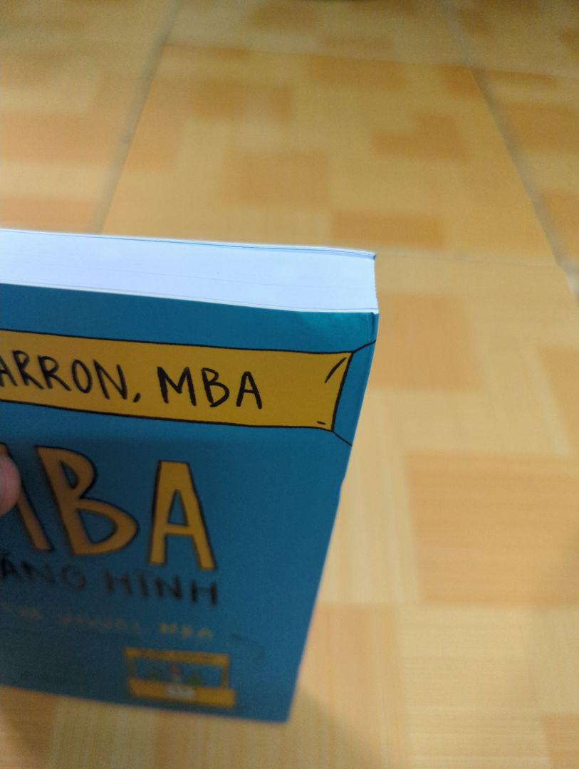 Mới nhận sách nhưng thấy bị móp các cạnh như vậy là không vui rồi.