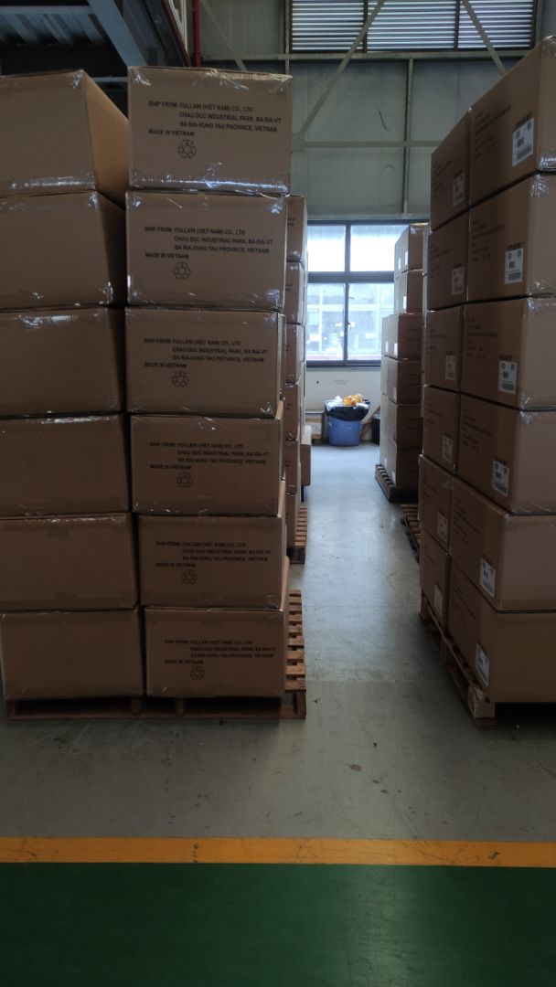 Hàng giao đúng thời gian như đã hẹn.
Trước mắt thấy đèn hoạt động ok, không biết bền không 1 thời gian mới biết được.
Đóng gói không chắc chắn lắm, họp đèn có dấu hiệu mở ra nhiều lần.