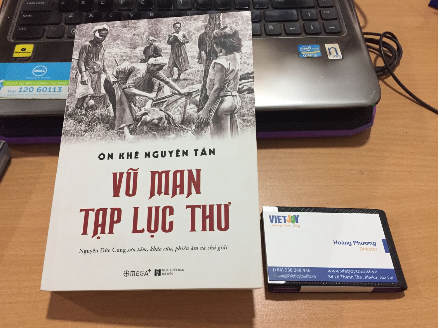 Đây là một cuốn sách cực kỳ hiếm nói về người Thượng ở vùng thượng du từ Quảng  Nam đến Phú Yên, duễn tả chi tiết về ngôn ngữ, phong tục tập quán. Đặc biệt nói về các vị Tướng có công bình định vùng cao xứ Quảng. Sách của tác giả ÔN KHÊ NGUYỄN TẤN, được NGUYỄN ĐỨC CUNG khảo cứu, phiên âm và chú giải chi tiết dể hiểu.
Sách dày 527 trang chia thành 2 phần
1. Chữ Quốc ngữ
2. Nguyên văn chữ Hán
Đây là cuốn sách hiếm hoi viết chi tiết về Tây Nguyên ngày nay, nếu bạn đam mê văn hoá Tây Nguyên thì đừng bỏ qua. 
Trân trọng
Phương la sơn
