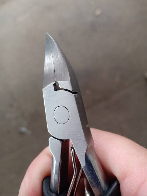 Giao kiềm bị mẻ lưỡi. Rất kém chất lượng k nên mua