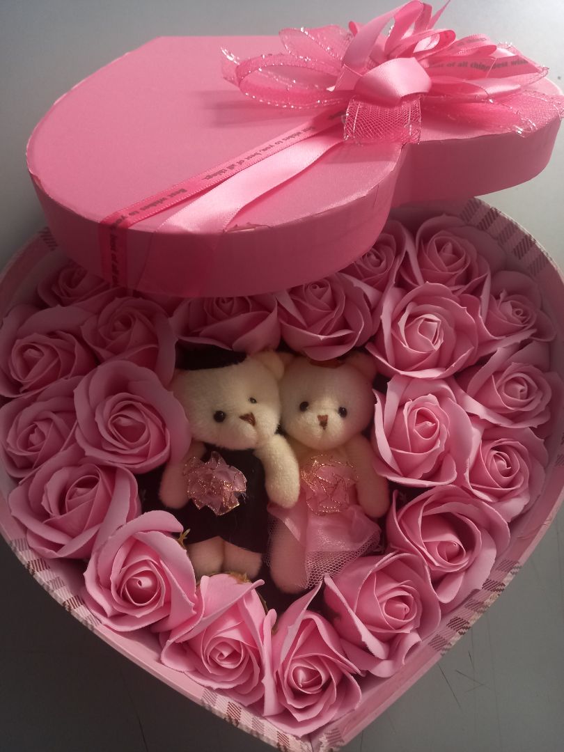 hàng đẹp giao nhanh đúng mẫu ,màu. 
1 lỗi nhỏ xíu là nắp hộp dán hơi thô