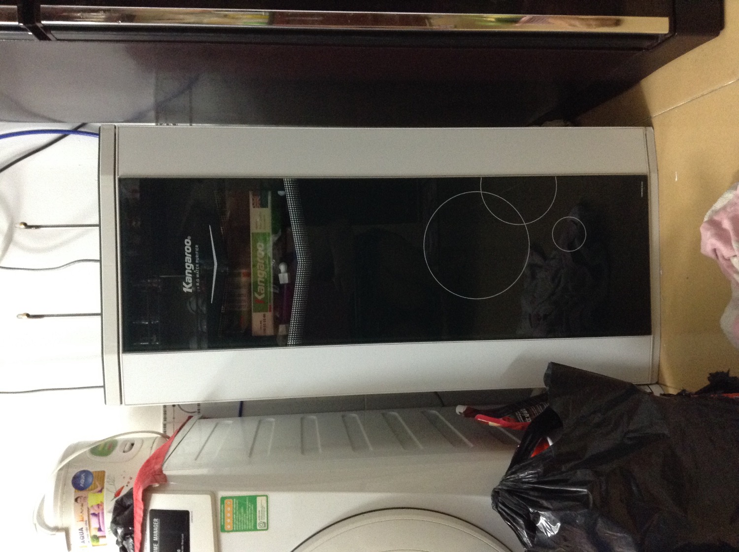 Sản phẩm tốt, mẫu đẹp, giao hàng nhanh, đóng gói cẩn thận nhưng k có hỗ trợ lắp đặt nên khá bất tiện...đề nghị Tiki bổ sung hỗ trợ lắp đặt cho khách hàng đỡ mắc công gọi đơn vị khác vào lắp đặt