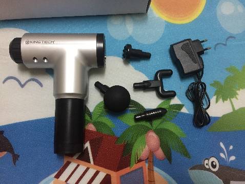 Đúng y như trên ảnh luôn. Lúc mình chọn mua có xem ảnh trên review thấy sản phẩm tương tự nhưng hộp thì mới và đẹp hơn nhiều. Máy dùng thì siêu đã có mấy cái đầu nhọn nhọn đấm nhột ghê mà thoái mái, dùng liên tục khoảng 1 tiếng chưa thấy hết pin. Nói chung là chất lượng hơn mức mình mong đợi