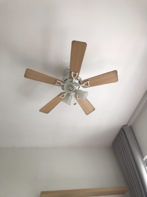 Quạt tốt, có điều khiển từ xa rất tiện, các nút bấm có vẻ bền vì không phải nút cơ thường gặp. Quạt mát hơn cây quạt trần 5tr.