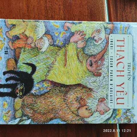 Chất lượng giấy tốt, bìa cứng. Sẽ tốt hơn nếu tất cả các hình minh hoạ có màu ( đa số là hình trắng đen, lâu lâu mới có hình màu).