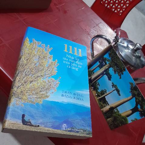 Bởi vậy mới nói không có gì là vĩnh viễn, là bất diệt là thế, mọi thứ trên đời chỉ đúng trong một giai đoạn nhất định và không có sự thật tuyệt đối. - trích nhật ký 1111. Một ấn bản tuyệt vời của NXB Trẻ và tác giả Trần Đặng Đăng Khoa. Cảm ơn tiki, cảm ơn NXB Trẻ