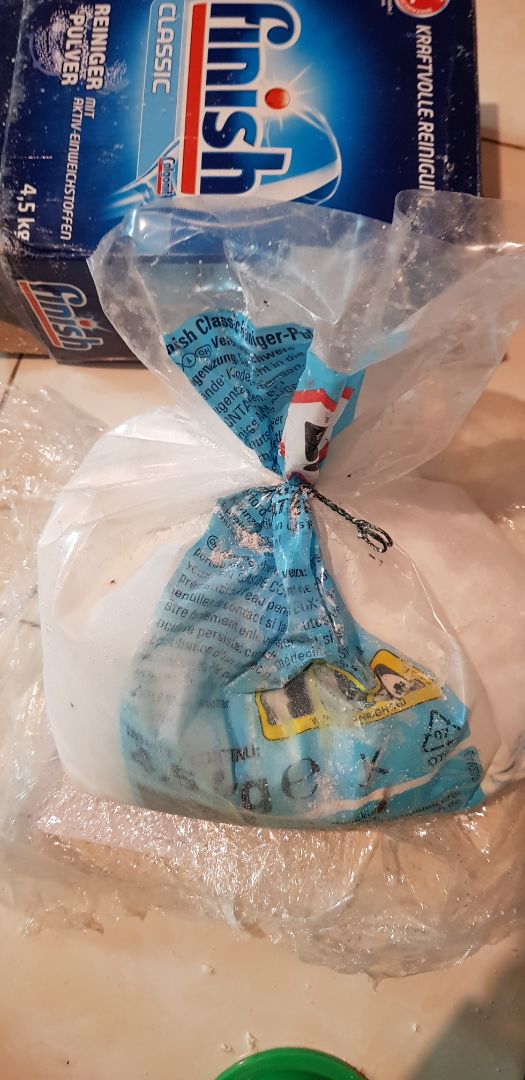 Quá tệ không chấp nhận được. Hộp rất cũ, bột bên trong bị rơi rớt dơ vô cùng. Đề nghị Tiki giải quyết giúp. Trước giờ mua hàng trên Tiki rất nhiều đây là lần đầu tiên thất vọng vô cùng.