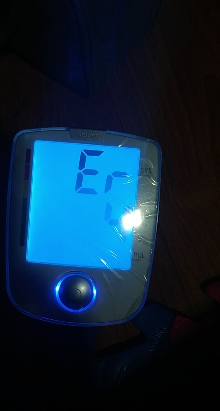 Máy mình mua được hơn 1 năm, gần đây màn hình bị lỗi không đọc được( như hình ở trên) , cho mình hỏi về chế độ bảo hành ntn?