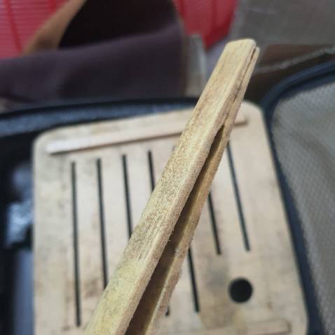 Khay gỗ và kẹp trà mốc xanh. Làm quà tặng ko ổn