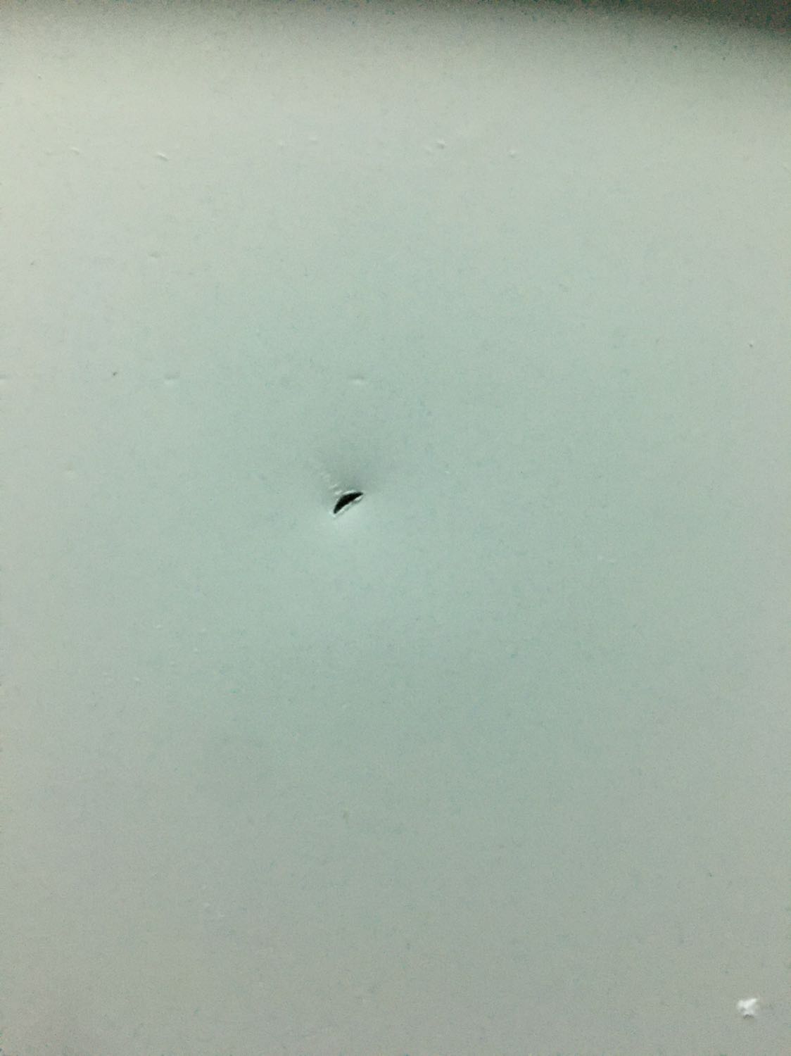 Sản phẩm giao đã lâu, ko đúng dự kiến. Hơn 1 tuần mới nhận dc. Đang nôn, Nhận rồi buồn thêm. Tủ làm ẩu lắm luôn á. Lủng nhiều lỗ, với đóng ko kỹ ốc gì hết, mấy chỗ mối với cánh tủ ko khít đều nhau gì cả. Nói chung là chán. Chả lẽ giờ đổi lại tốn thêm phí. Rút kn ko nên mua mấy hàng giá trị trên này. Chỉ có mua sách là ưng thôi. Nhiều lỗi mà mình dc up 5 hình thôi. Tiki nên xem lại nhà cung cấp này nhé.