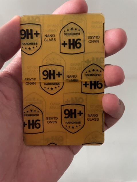 Ngon. Giao hàng sớm hơn dự kiến. Shop chu đáo tặng thêm đủ số lượng giấy lau để dán. Có điều mặt 9H sau cùng khi dán rồi hơi khó gỡ, nên gỡ nhẹ góc trước rồi dán, sau đó dễ bóc ra hơn