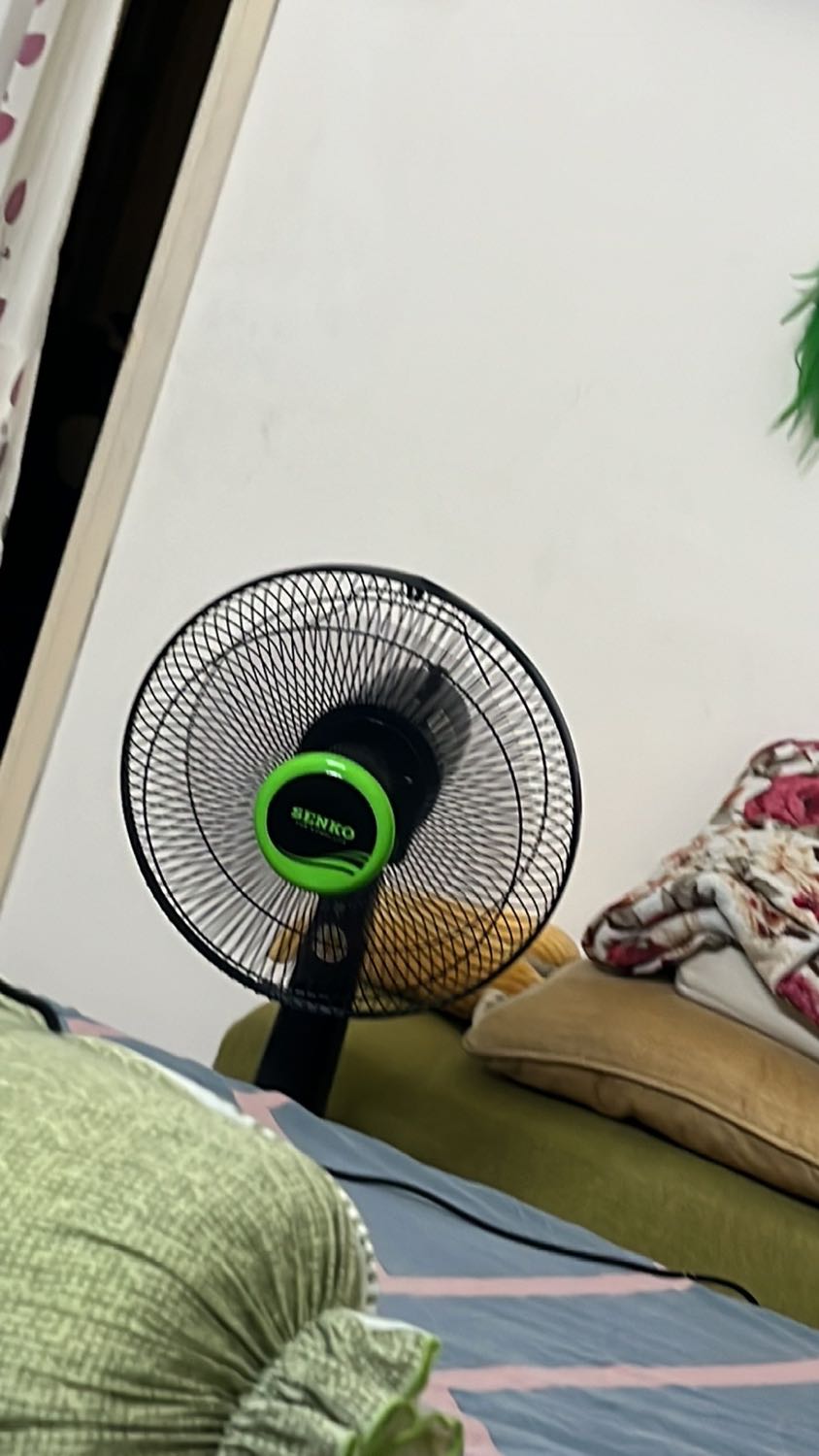 Quat êm, mát, màu hiện đại, giao nhanh gon. Cũng phải lắp ráp xíu nhưng ổn vì hàng uy tín. Hài lòng