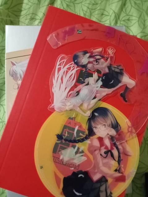 Bìa đẹp, giao hàng nhanh chỉ xước tí thôi, còn lại nguyên vẹn, săn đc gh 3 mà rẻ như này là zui òi:>