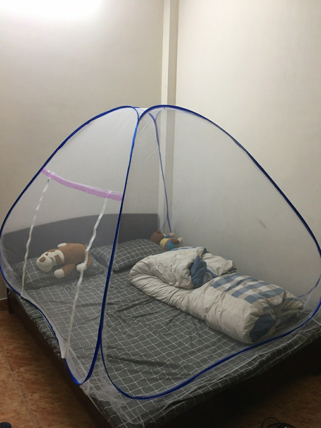 shop đóng gói kĩ, gửi đúng kích cỡ hàng đã chọn, hàng nguyên bọc k bị rách hay lủng, kích vừa chuẩn với giường