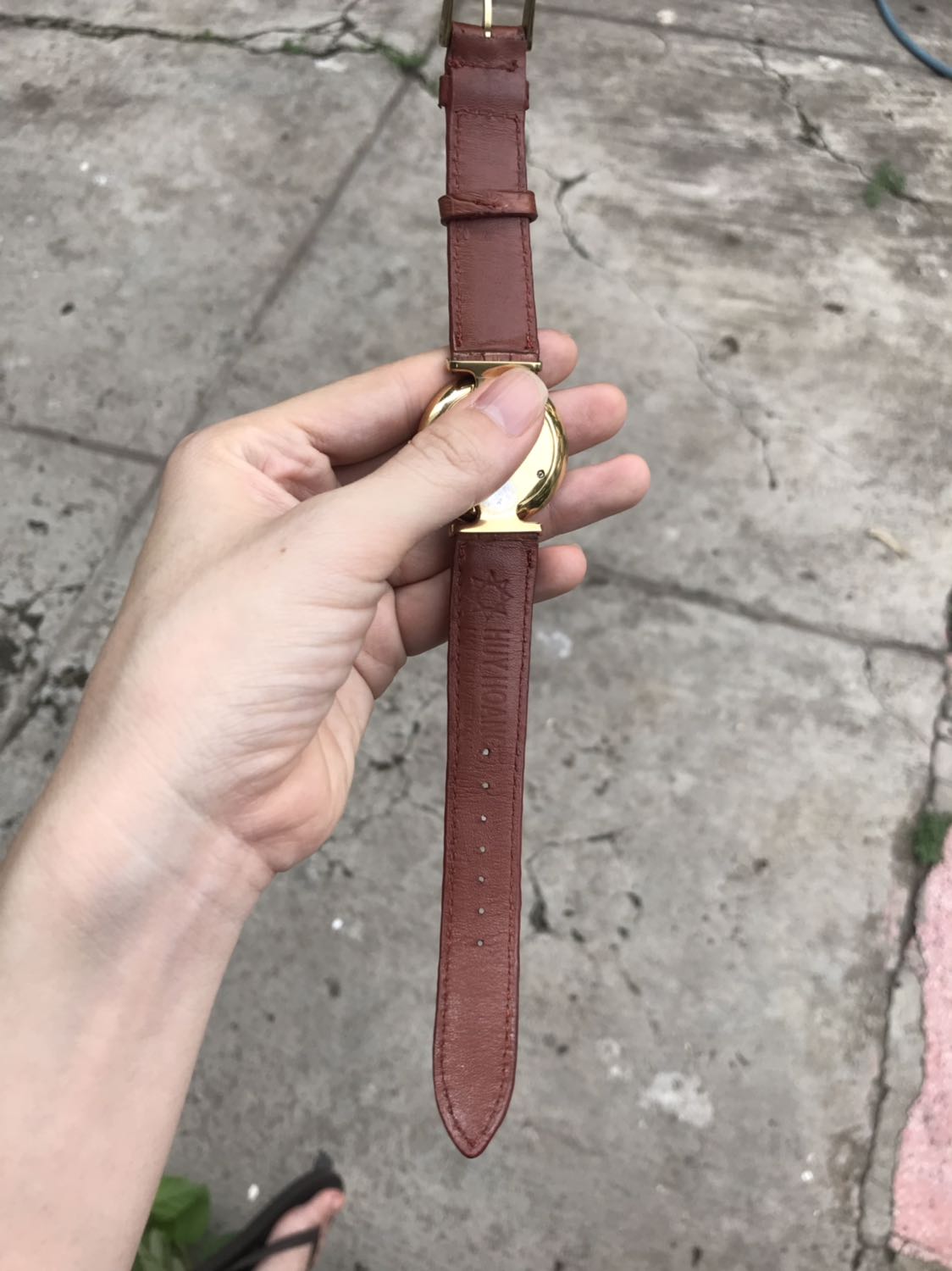 Hình màu nâu đỏ. Hàng màu nâu vàng. Da mềm, dễ thay lắp. Giao hàng nhanh.