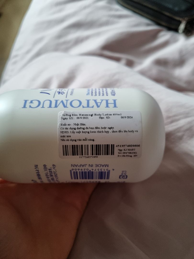 Kem mùi thơm nhẹ nhàng, chất kem dưỡng ẩm ở mức độ nhẹ, không nhờn rít, không kích ứng.
Mua hàng ở Tiki luôn yên tâm, đóng gói hàng cẩn thận, giao hàng siêu nhanh, chế độ bảo hành tốt👍