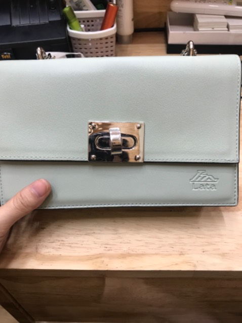 chất vải đẹp , da chống thấm nước tốt ạ , bền đẹp dễ phối đồ khi đi chơi 
sẽ luôn ủng hộ shop trong thời gian gần nhất ạ ❤️❤️❤️