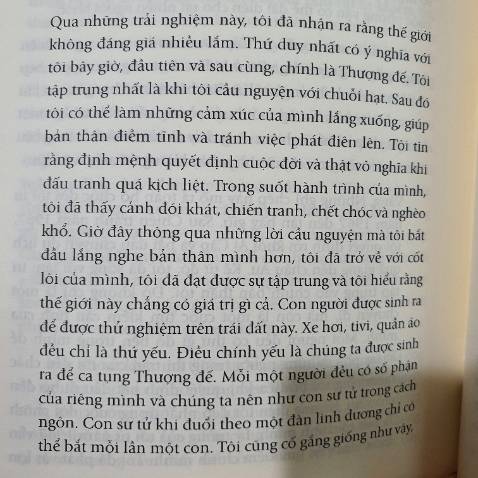 Sách rất hay, dành cho ai tìm hiểu tâm lý học,  tìm ra cách để hạnh phúc, để hài lòng với cuộc sống, công việc, và những gì đang làm, mà không phụ thuộc ngoại cảnh. Dù sách dày, đôi lúc phải đọc chậm để hiểu, mà đã đọc lần 2 rồi, vẫn cảm thấy hay