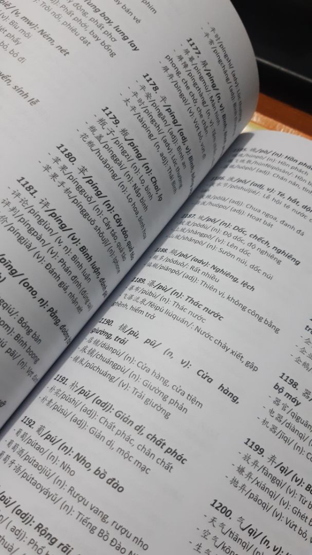 dịch nên giao trễ, nhưng bù lại hộp đóng gói chắc, k hư hại gì, sách siu đẹp, chất lượng lắm, giấy in tốt, k lem, bút viết ra mực sau đó phai đi, rất tốt. Nói chung là ưng lắm. Mong shop tiếp tục duy trì và phát triển chất lượng.