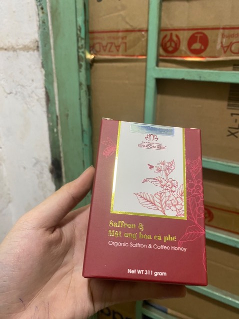 Quà ổnnnnnnnnnnnn trong tầm giá, dây xách hơi lỏng một chút. Shop giao đủ hàng, về mn tự ráp lại theo khung. Nhưng nhìn chung là để xách đi tặng là hợp lý nhé mọi ngườiiiiiiiiiiiiii.