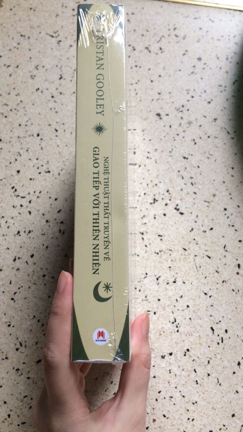 Chọn giao bình thường nhưng shop giao nhanh siêu tốc, sách được bọc đẹp rất hài lòng. Quả thực mua sách ở Fahasa luôn hài lòng khoản bảo quản. Còn về nội dung thì mình chưa đọc, hi vọng là có nhiều điều thú vị về thiên nhiên.